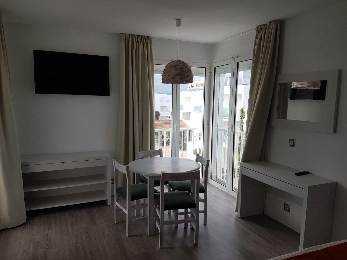 Apartamentos Ferrera Pins Cala Ferrera  Bagian luar foto